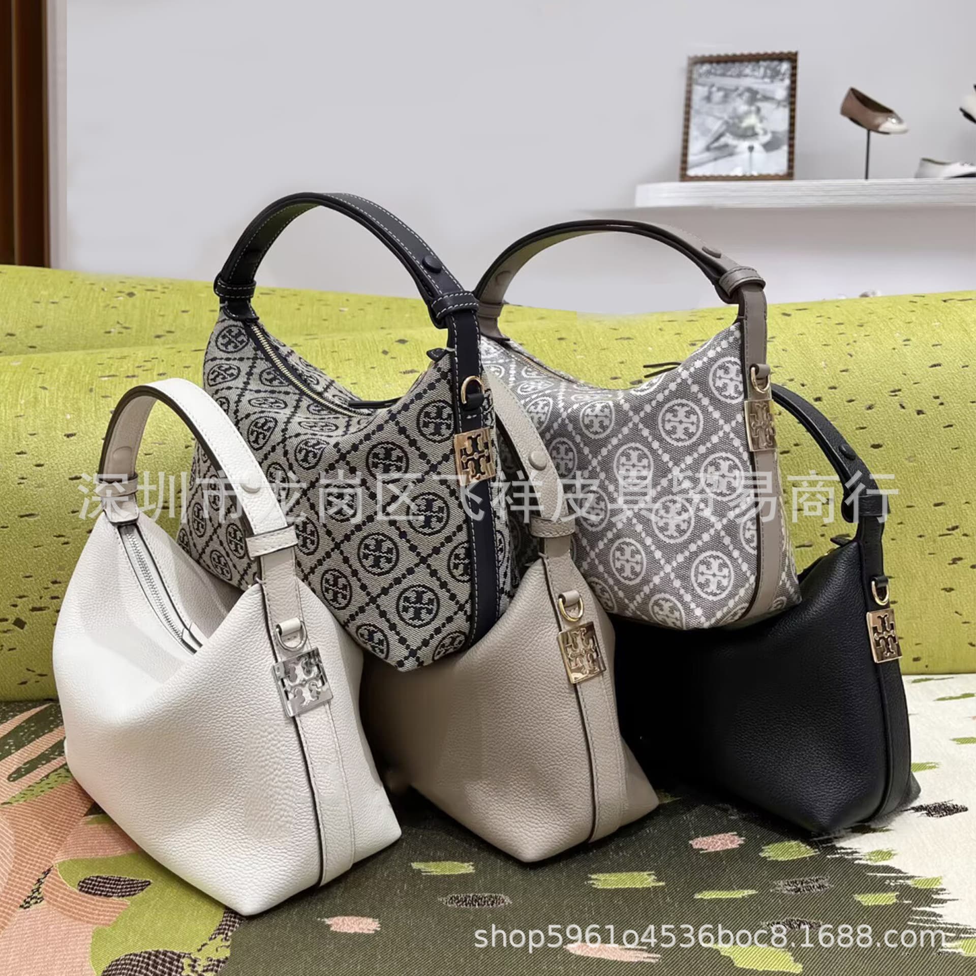 Lightweight and large-capacity Tb genuine leather deformed small square bag, trendy, fashionable and exquisite underarm lunch box bag, British style wide shoulder strap