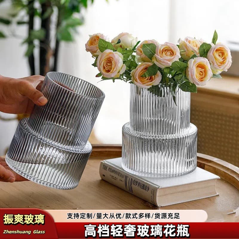 Modern minimalist glass vase, high-value home decor item featuring hydroponic flowers and roses, decorative vase.