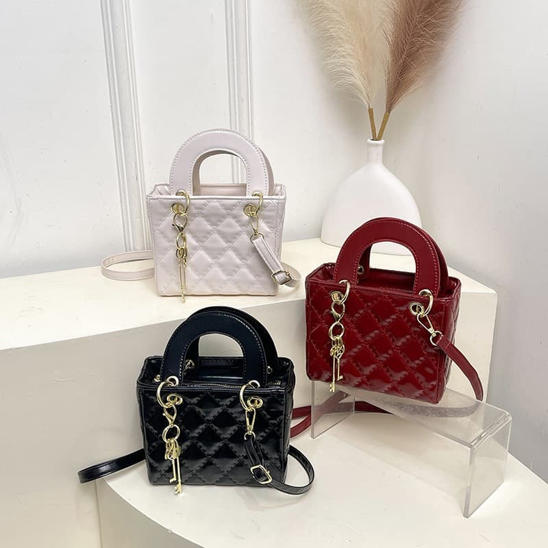 Wholesale Fashionable Textured Diamond Quilted Handbag Small Square Bag for Women 2026 Spring New Stylish Shoulder Bag Commuter Crossbody Bag