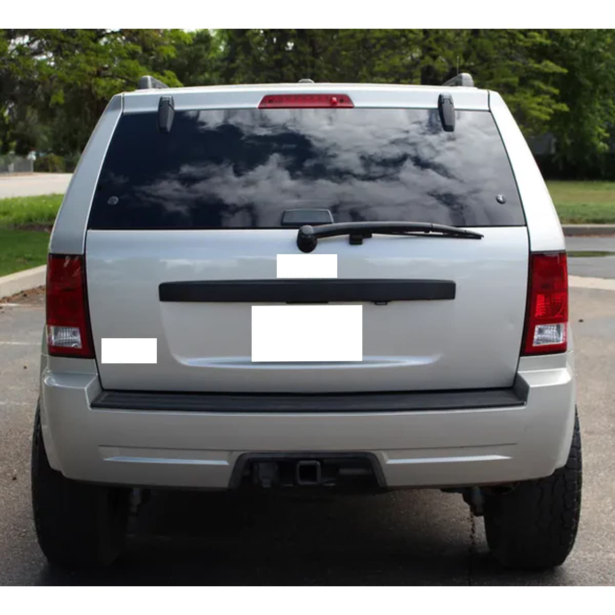 Compatible with 05-10 Jeep Grand Cherokee High Mount Brake Light Third Brake Warning Light 55157397AD