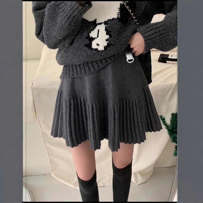 Korean-style Midi Skirt for Fall/Winter, Dark Gray, Slimming, Belly-supporting A-line Knit Pleated Skirt, Petite-friendly