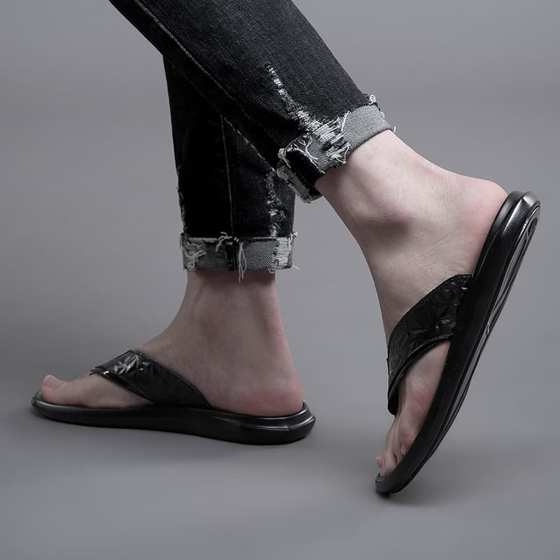 2801 Men's Genuine Leather Flip Flops Summer Toe Separator Flat Outdoor Embossed Cowhide Casual Sandals & Slides