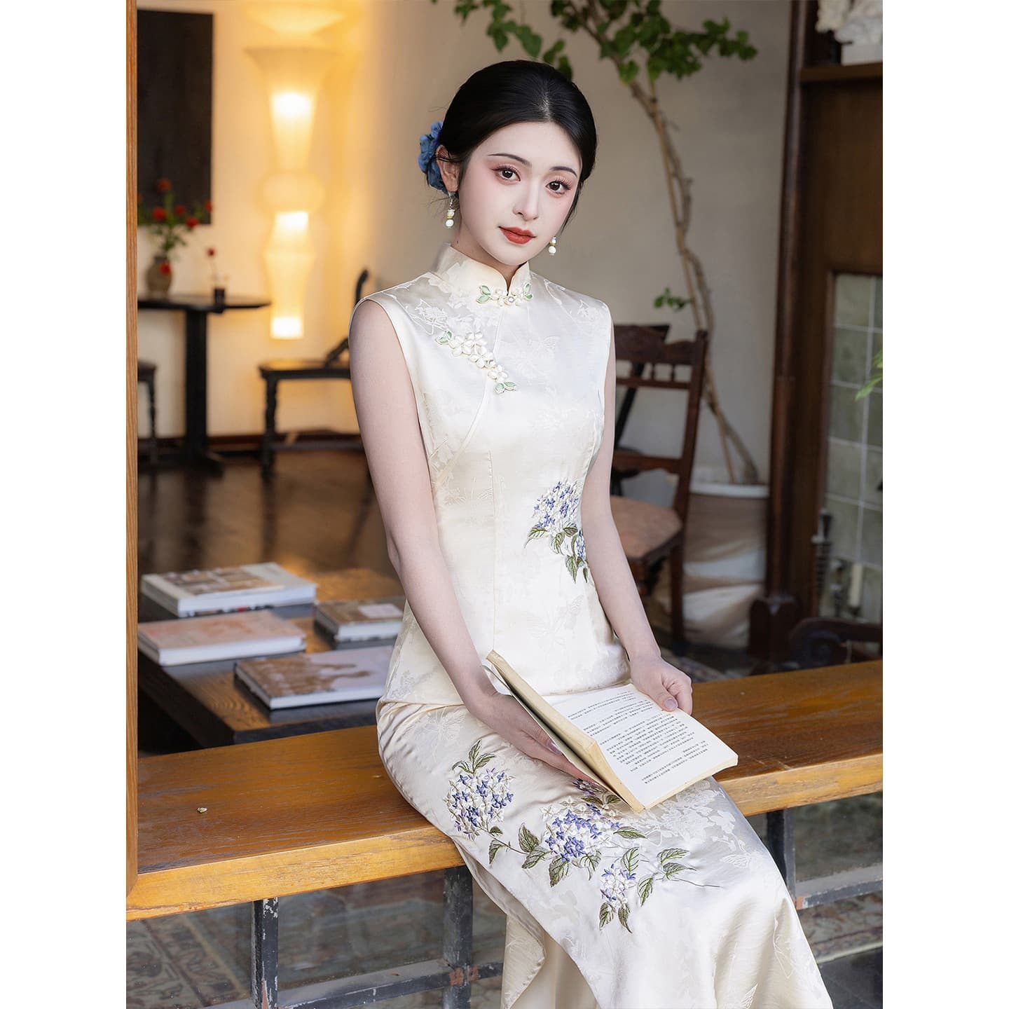 High-End Embroidered Sleeveless Cheongsam, New Improved Style for Women, Summer New Chinese Style National Style Dress, Engagement Dress, White