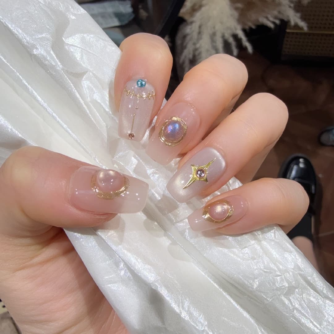 Heyisi Cat Eye Glass Bead Cat Eye Nail Art Short Handmade Brightening Wearable Nails Minimalist Press-On Nails