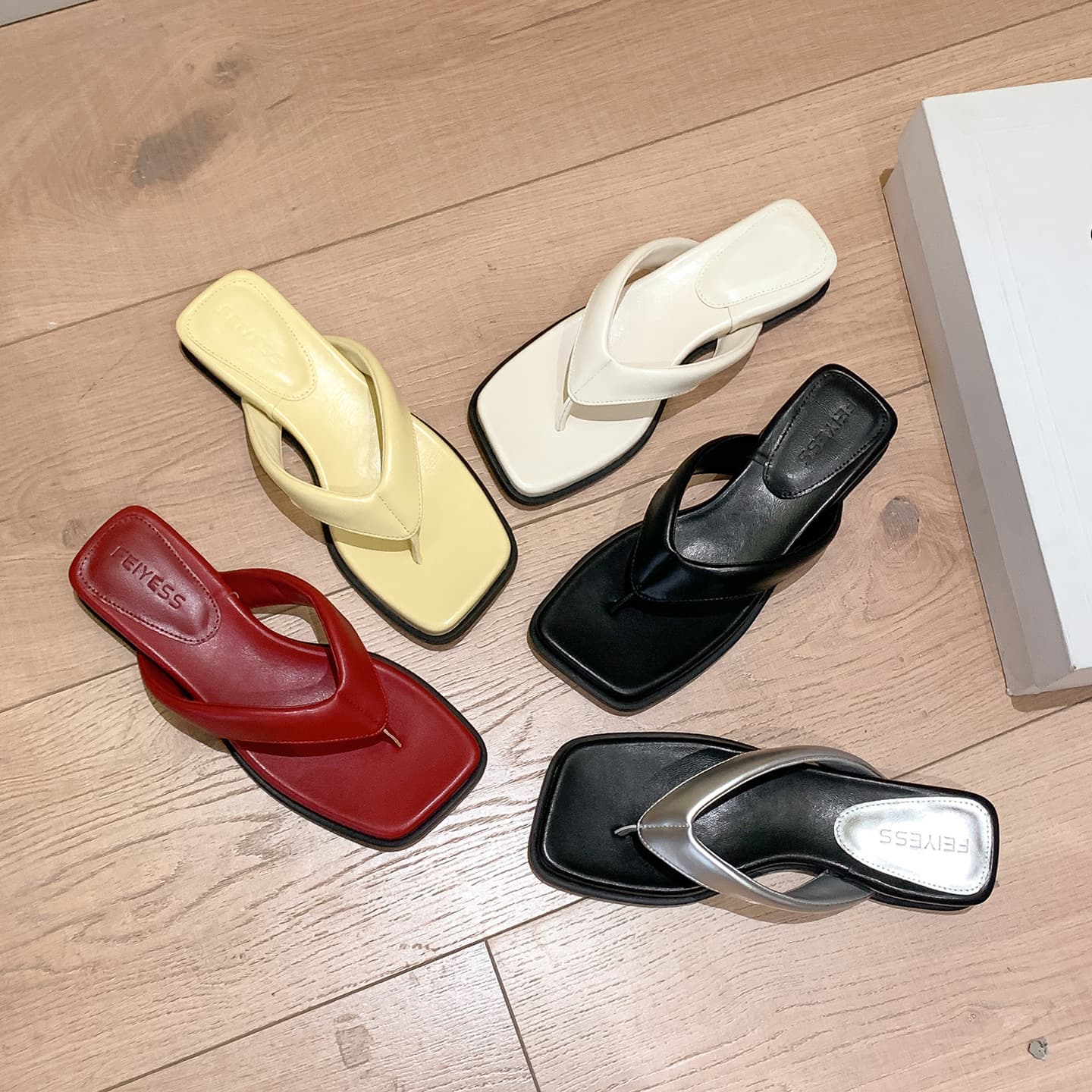 2026 Summer New Fashion Outer Wear Toe-Post Cowhide Square Toe Toe-Clip Chunky Heel Thong Sandals Women's Beach Slippers Trendy