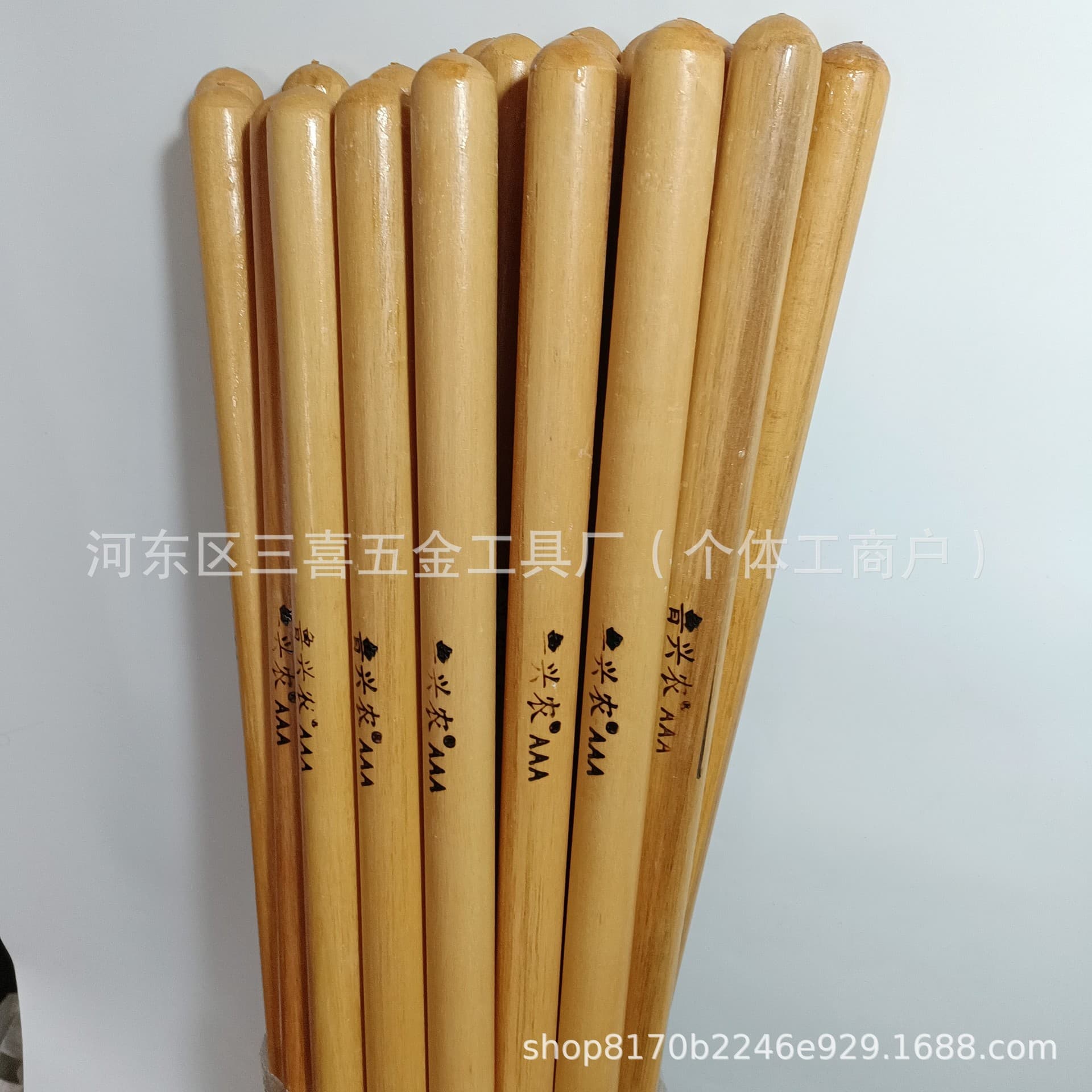 Wholesale locust wood shovel handle, shovel handle, shovel handle, shovel handle, shovel handle, shovel handle, round wooden handle, wooden stick