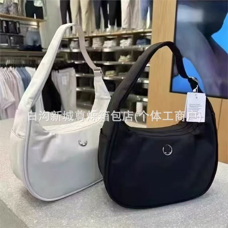 Fashionable Shoulder Crossbody Cloud Bag, Large Capacity, Versatile, Lightweight, Waterproof, Casual Trendy Horn-Shaped Commuter Bag