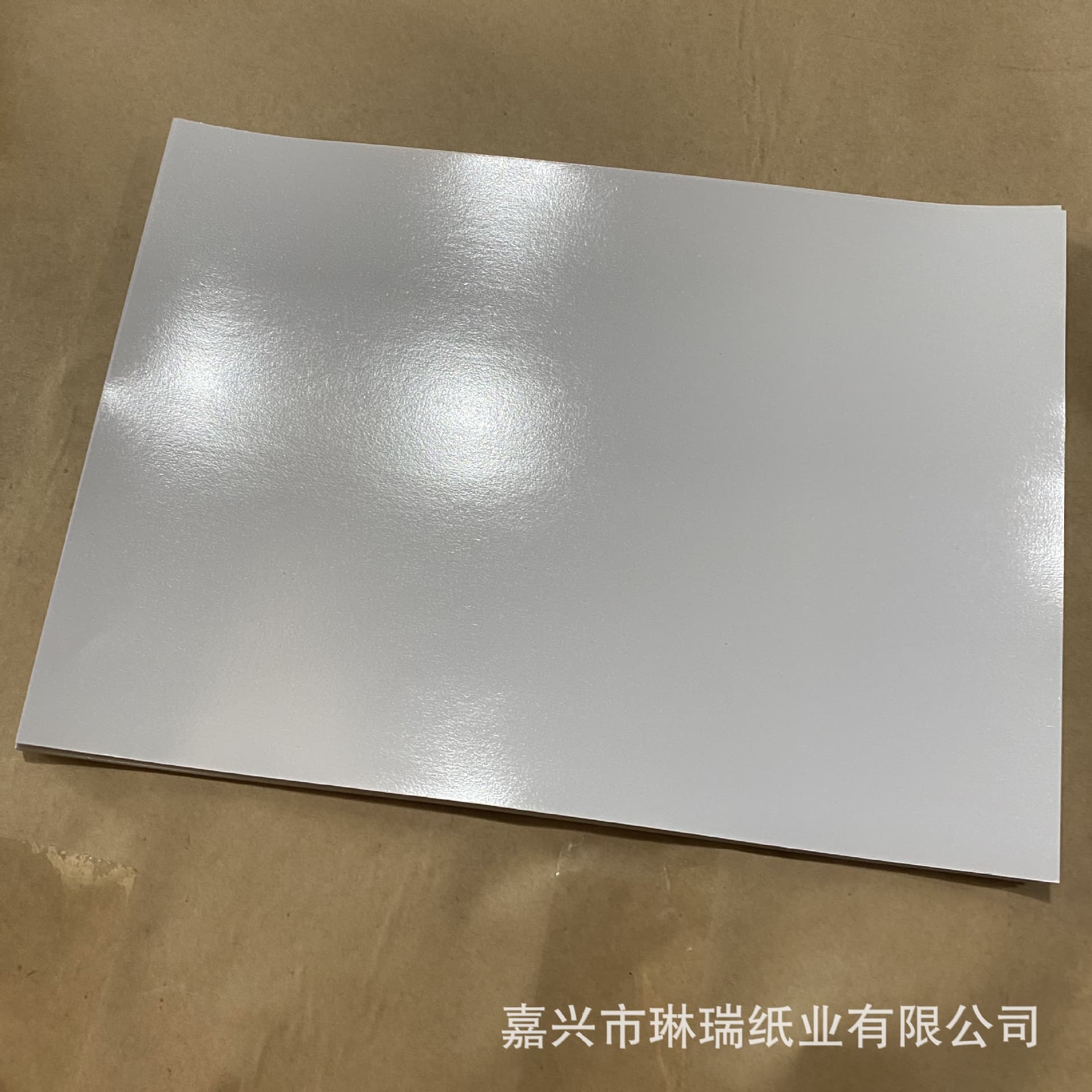 A4 scrapbook release paper 140g double-sided anti-adhesive paper, manufacturer supply double-sided stickable scrapbook tape without punching.