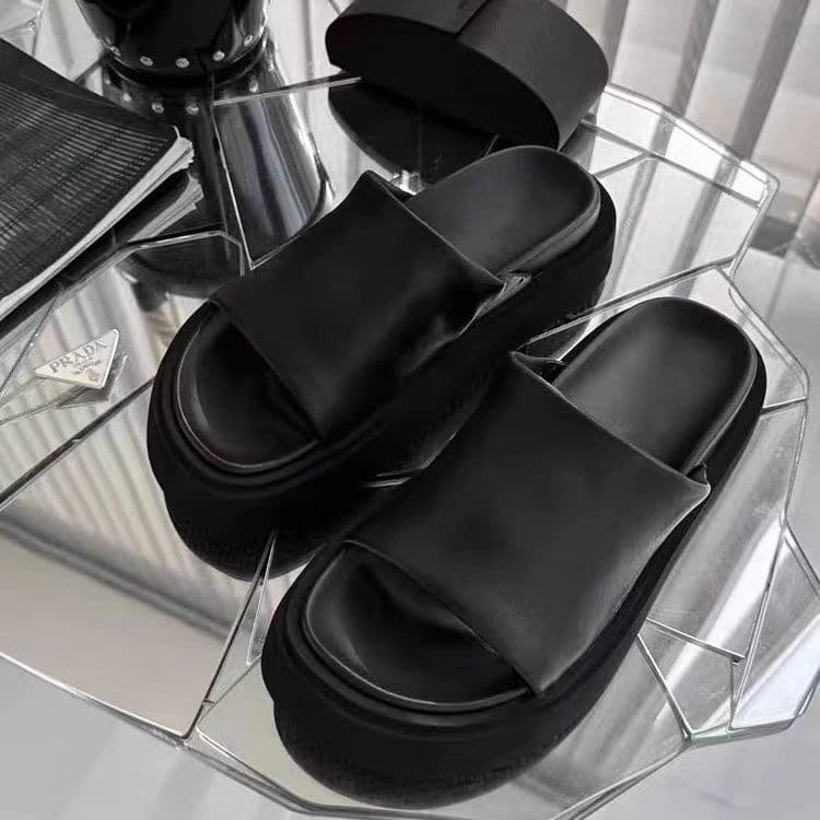 Thick Sole Elevating Slippers for Women Summer 2026 New Slip-On Casual Versatile Anti-Slip Flat Beach Sandals
