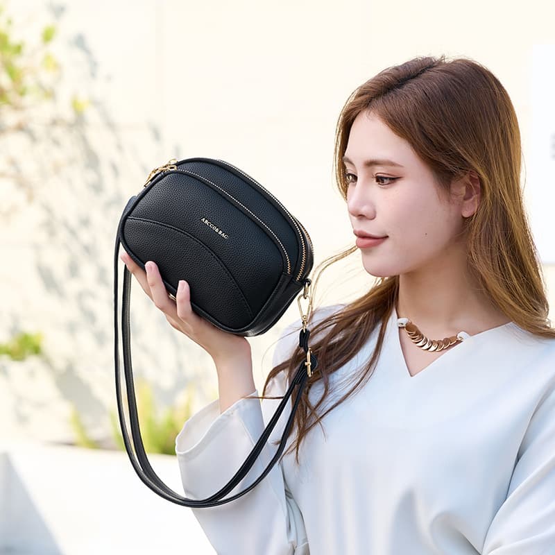Qianzihu Spring New Collection Premium Versatile Solid Color Women's Shoulder Crossbody Bag Fashionable Large Capacity Camera Bag