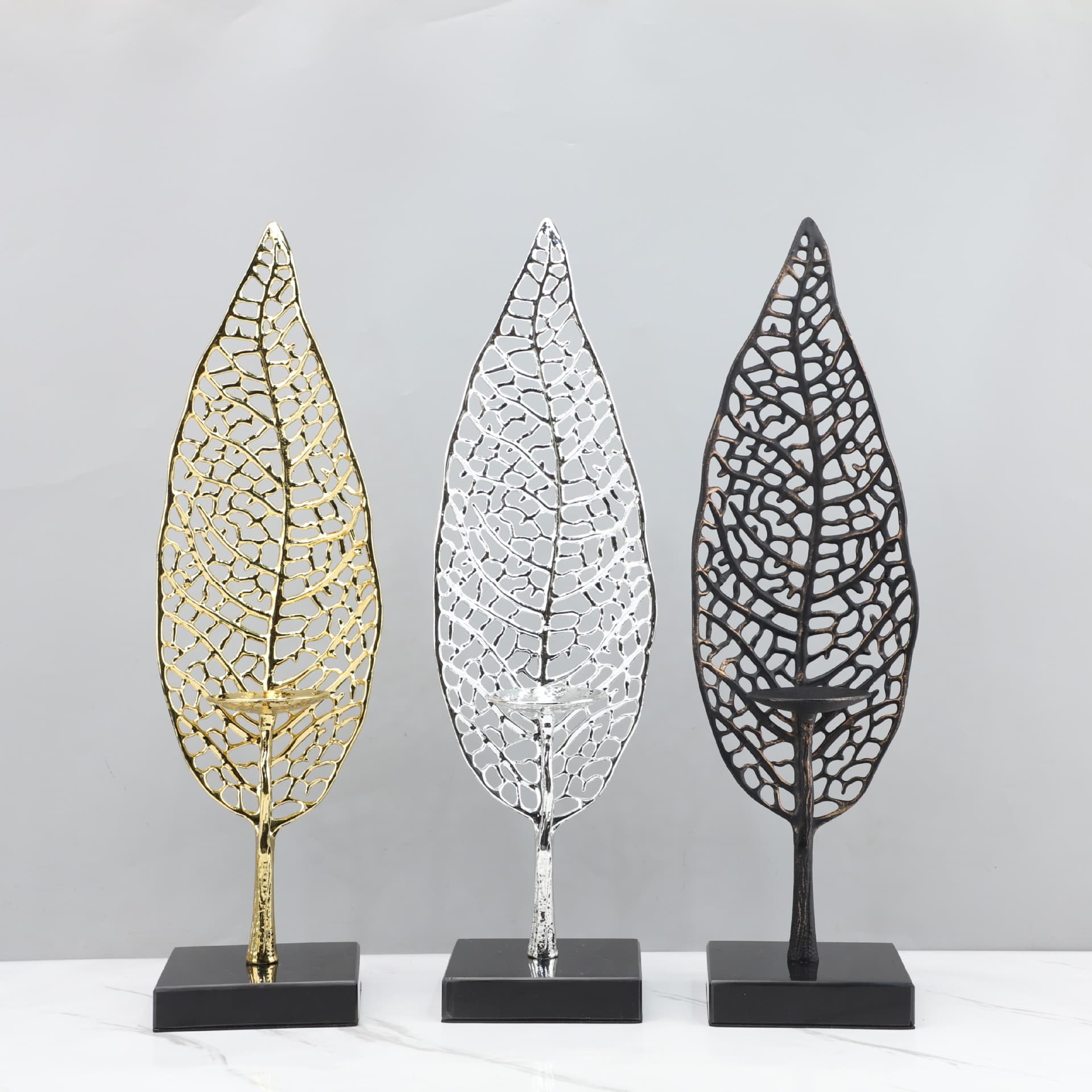Nordic Light Luxury Creative Metal Leaf Candle Holder Decoration for Living Room, Dining Room, Study, Showroom Home Decor