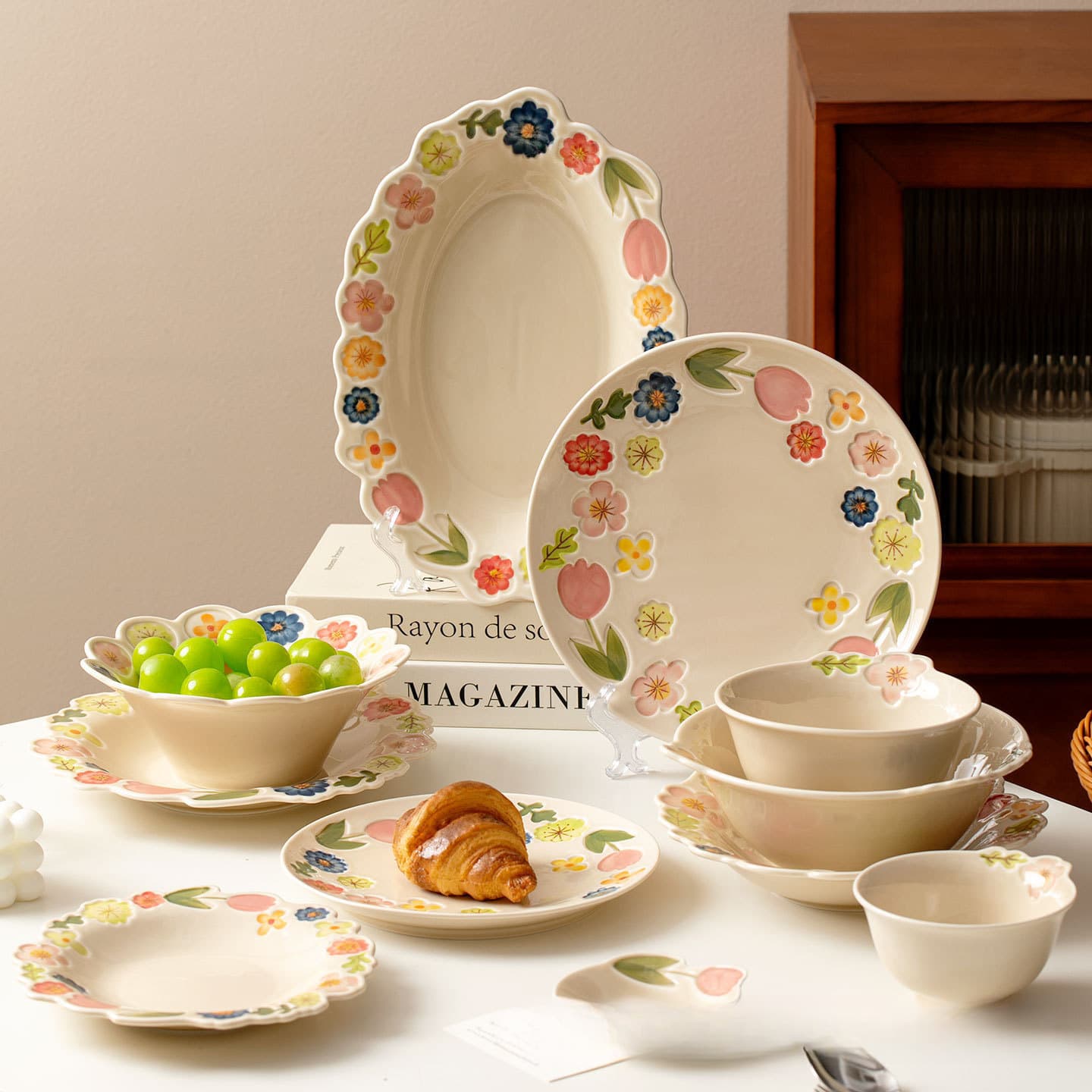 Floral Series Japanese Retro Bowl and Plate Set Ceramic Tableware High Aesthetic Value Glazed Dinner Plates Household Rice Bowls Fruit Plates
