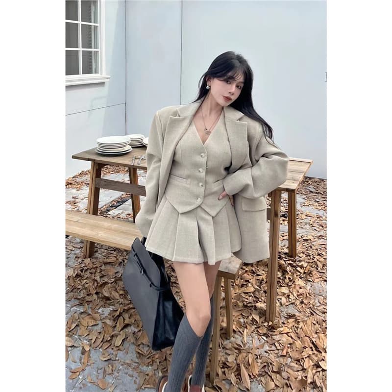 High-end casual wool suit jacket A-line skirt set for petite women, vest and pleated mini skirt three-piece set