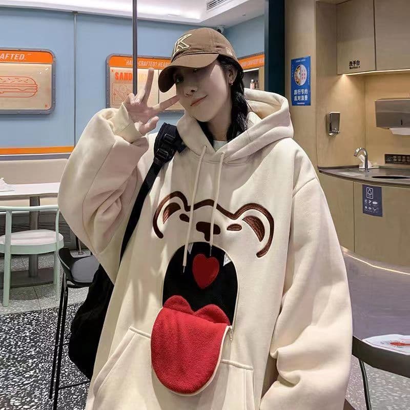 Milk-colored sweatshirt for women plus-size autumn and winter cute bear fleece-lined thick top jacket.