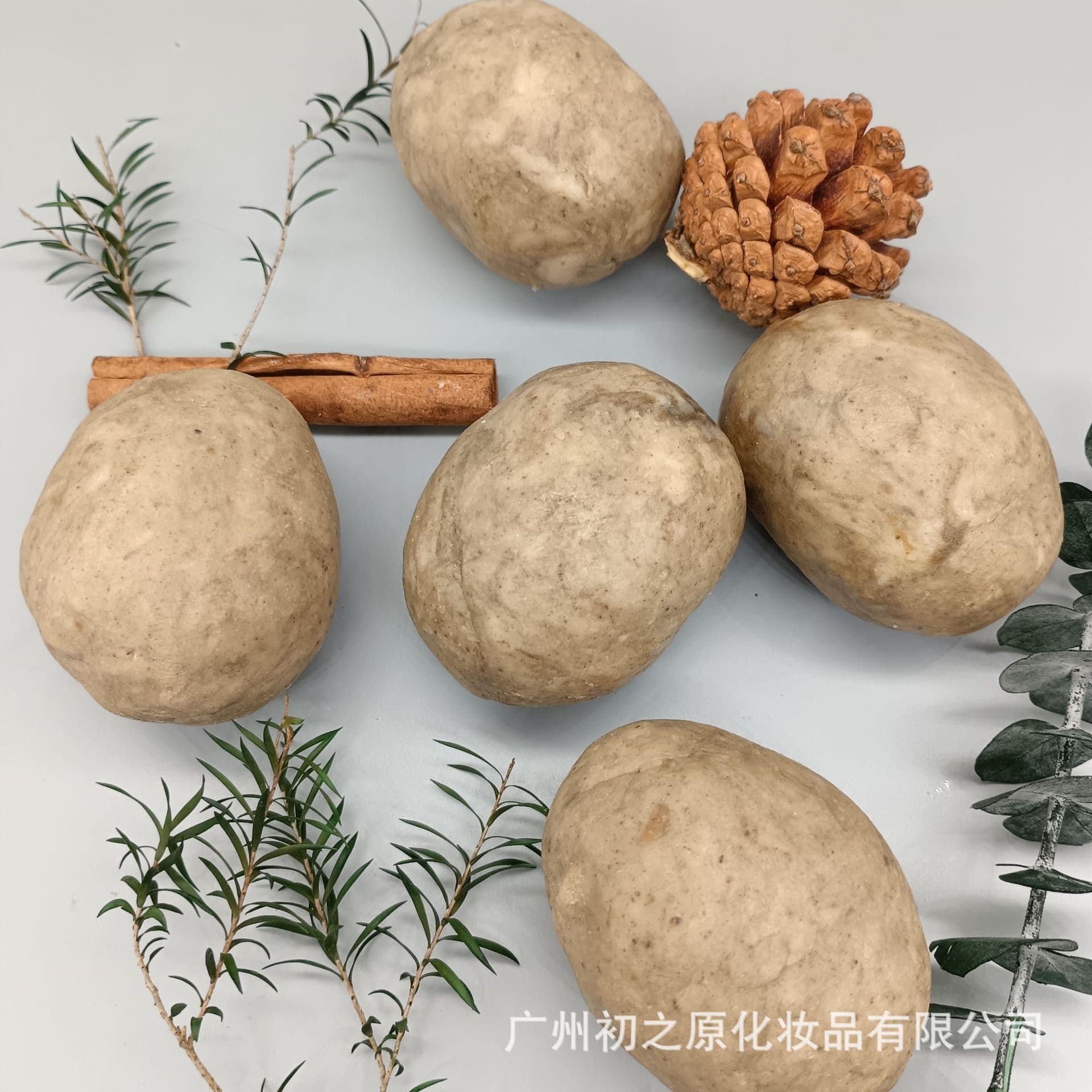 Grinding soap, mugwort, cold-processed handmade essential oil soap, citronella, ancient method of making plant-based cleansing, moisturizing and mild manufacturer soap