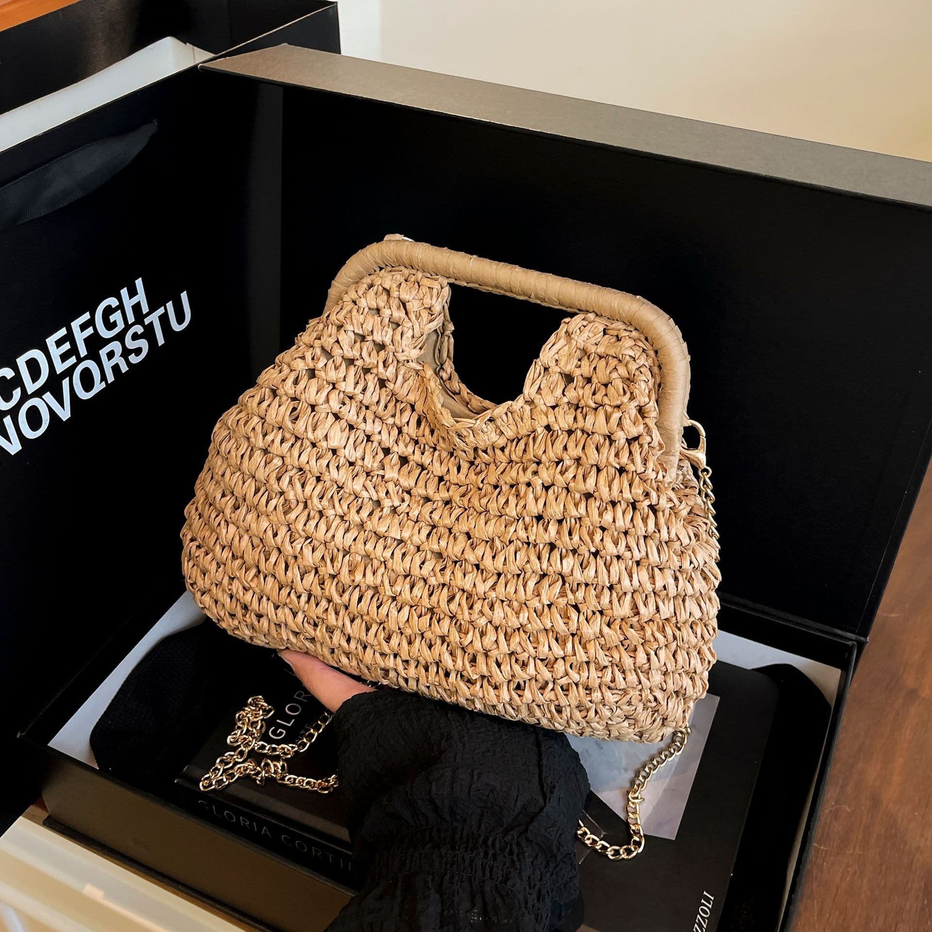 Seaside Vacation Shell Bag 2026 New Women's Handbag Forest Style Straw Woven Shoulder Bag Beach Chain Crossbody Bag