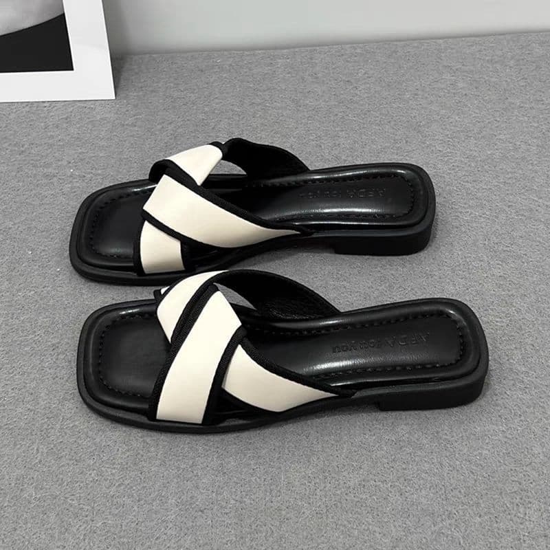 High-looking Slippers for Women Summer Outdoor Wear 2023 New Indoor Flat Ins Cross Beach Sandals for Women