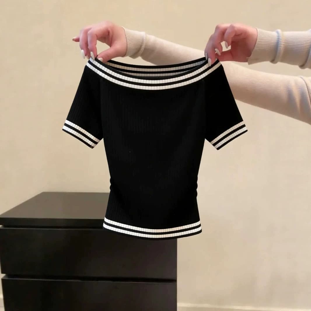 Black one-shoulder knitted short-sleeved T-shirt for women in summer, niche design, slim waist, slim off-shoulder top, trendy