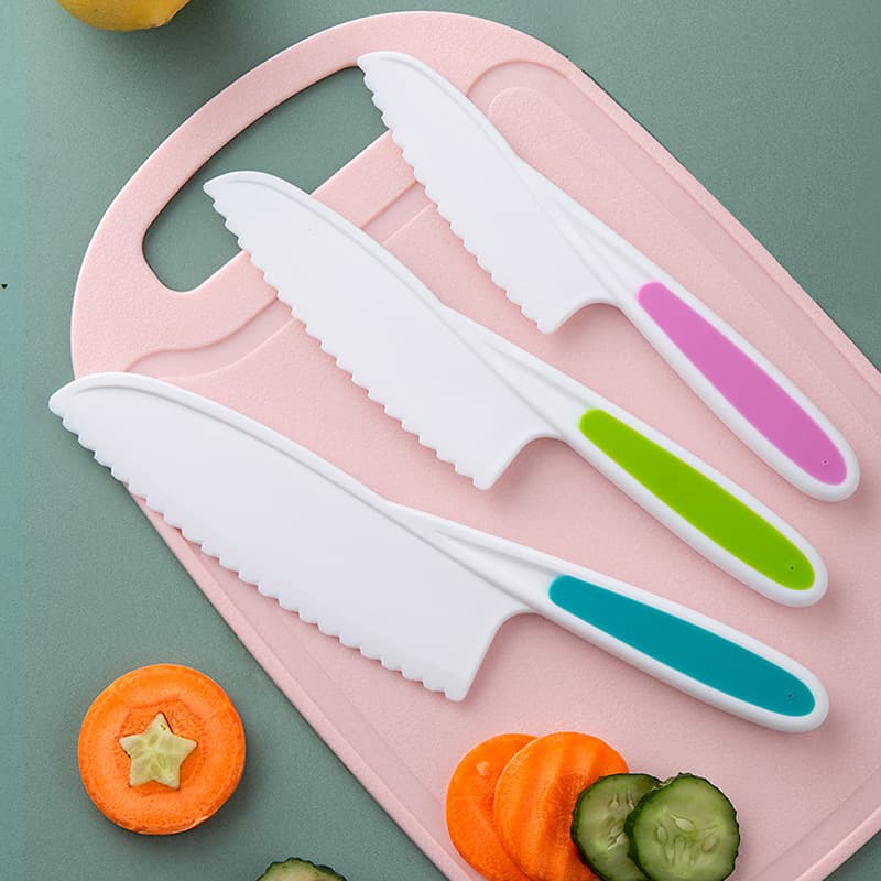 Children's Fruit Plastic Knife for Family and Kindergarten Early Education Baking - Special Bread and Cake Knife Toy Plastic Cutlery