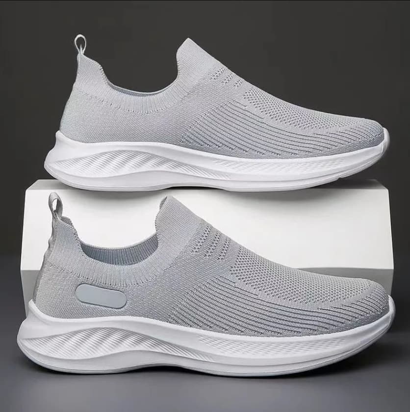 Cross-border men's shoes 2026 spring new fly mesh casual sports shoes men's breathable lightweight slip-on slip-on shoes