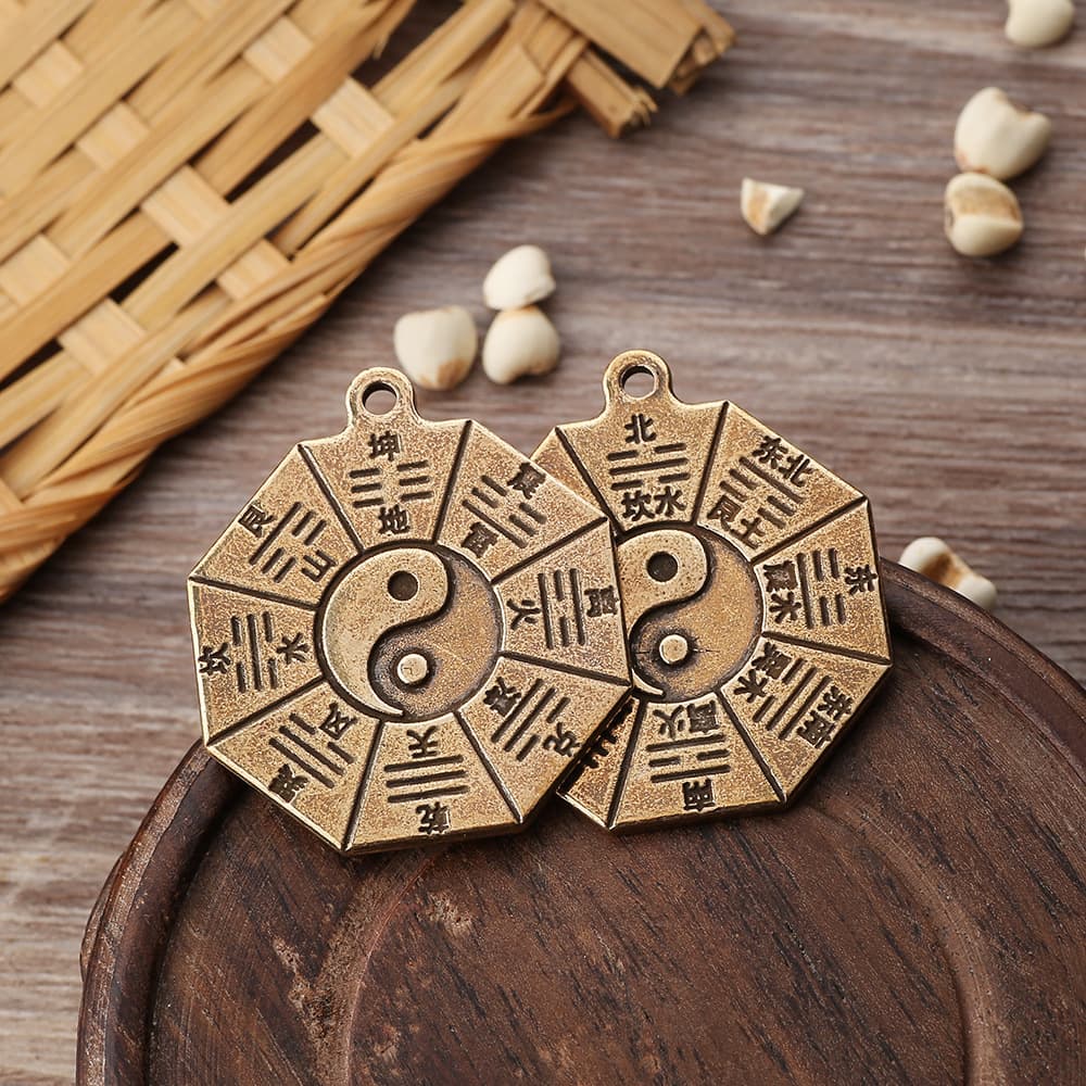 Brass vintage engraving Yin Yang Bagua brand key chain accessories small copper necklace personalized copper pendant manufacturer