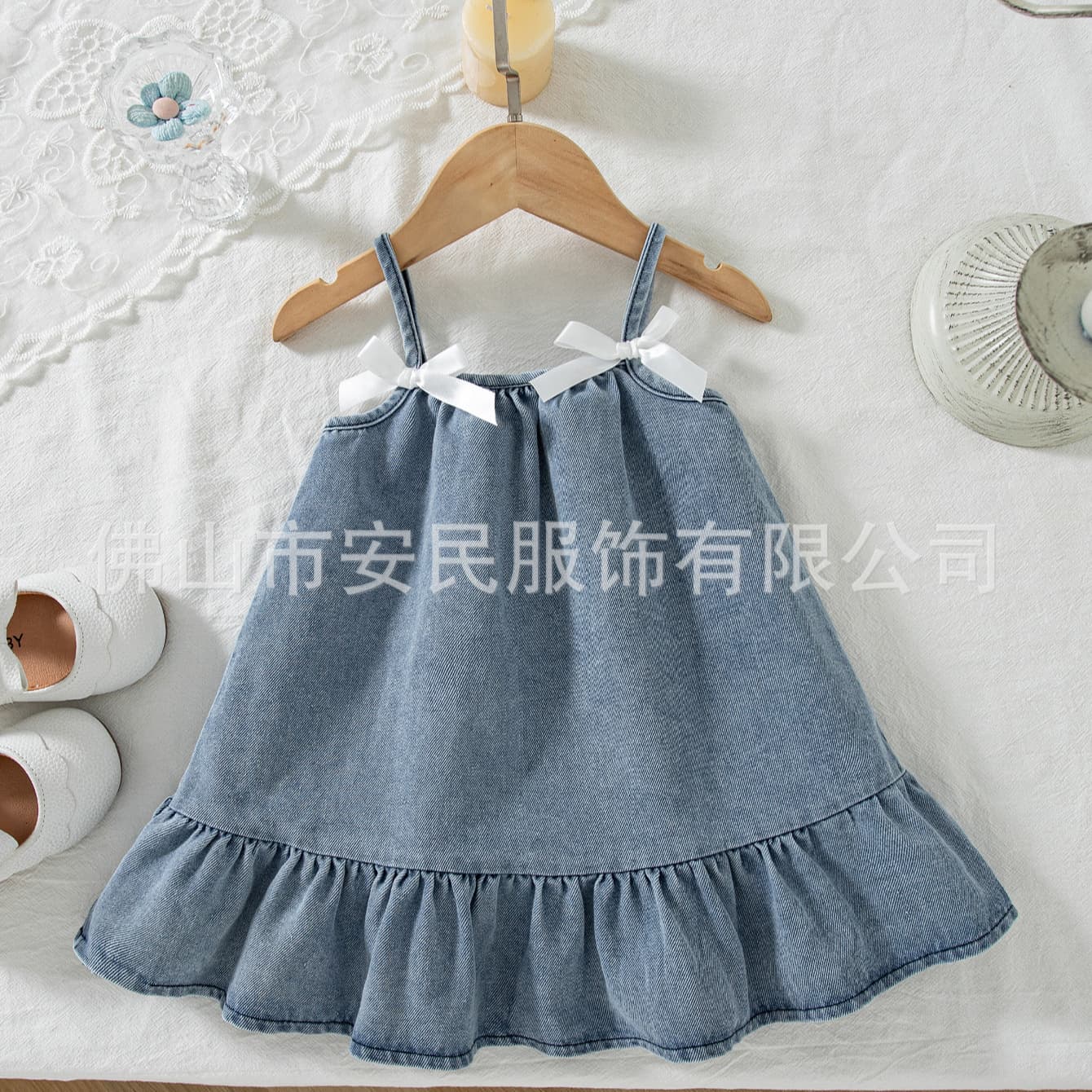 Baby Girl Fashionable Strappy Dress with White Bow on Shoulders, Soft Denim Ruffle Hem Dress, Summer Style for Infants and Toddlers