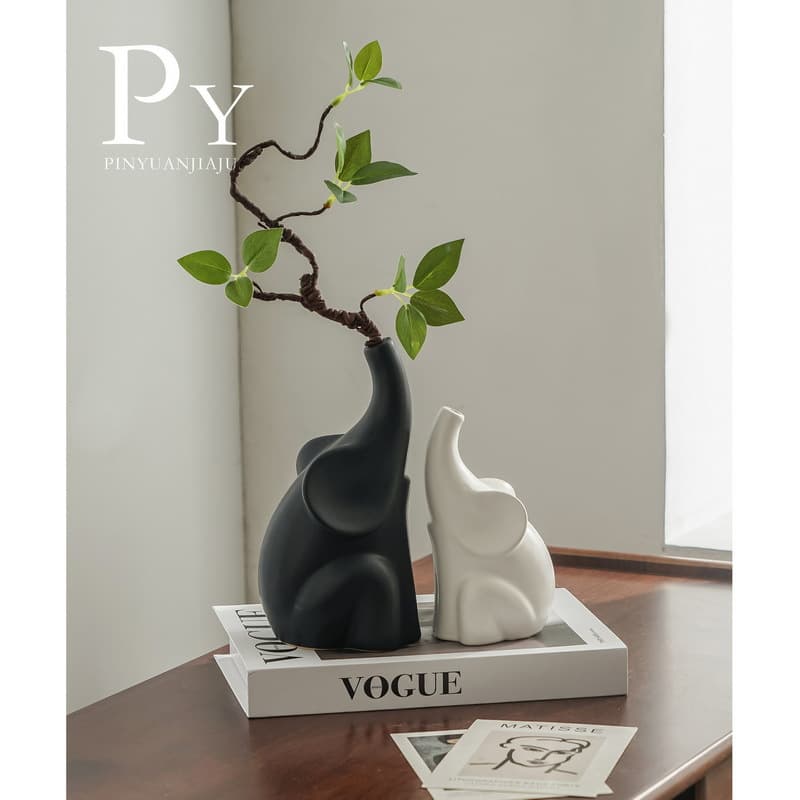 On behalf of Nordic wabi-sabi style ceramic vases with flower arrangements, high-end simulation art ornaments, craft porcelain vases, light luxury