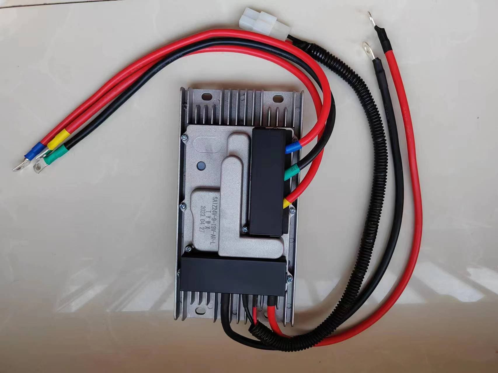 Suitable for Truck, Van, and Rv Modification, Universal Model 12/24V Parking Air Conditioner Electric Compressor with Control
