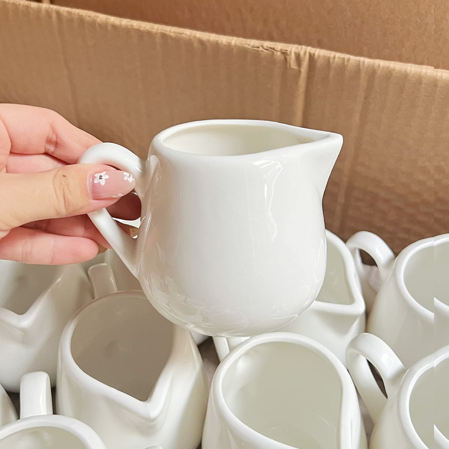 Creamy White Ceramic Small Milk Pitcher for Coffee Shop, Household Milk Can, Creamer Jug, Small Milk Cup, Seasoning Cup, Sugar Bowl