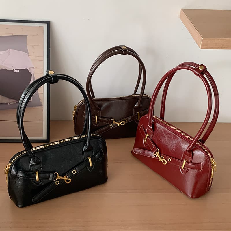 Retro-style commuter bag for women, new autumn/winter 2026, trendy Korean style, niche underarm bag, large capacity tote bag.