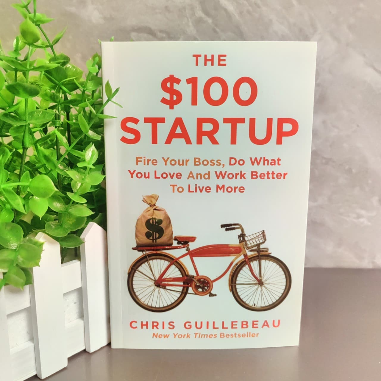 The $100 Startup: Reinvent the Way You Make a Living, Do What You Love, and Create a New Future by Chris Guillebeau