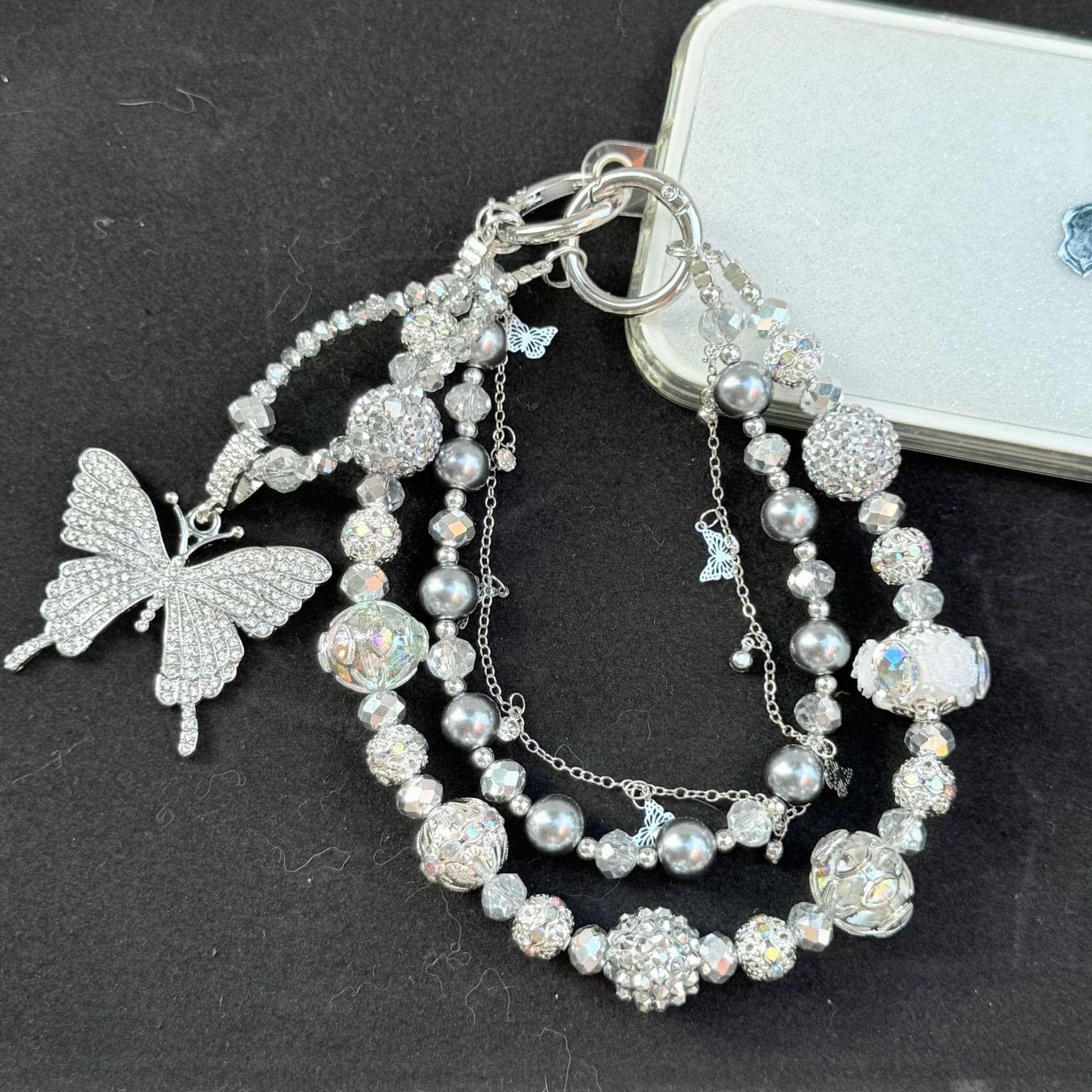 Full of diamonds and sparkling silver butterfly mobile phone chain, new hot-selling rich woman's mobile phone chain, fashionable light luxury bag hanging chain