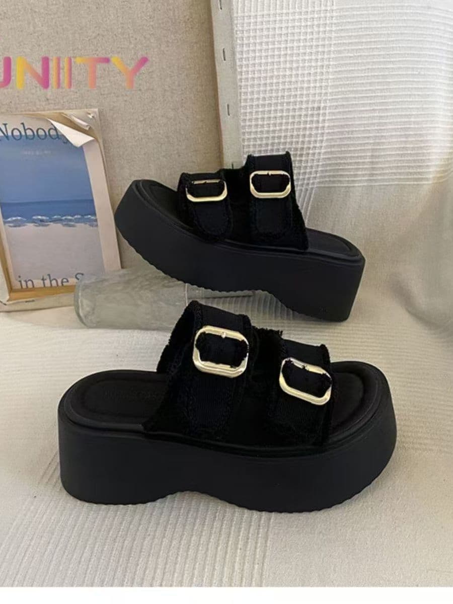 Stunning Thick-Soled Platform Sandals for Women 2025 Summer New Trendy Wedge Heel Slippers Outdoor Fashion High-End Style
