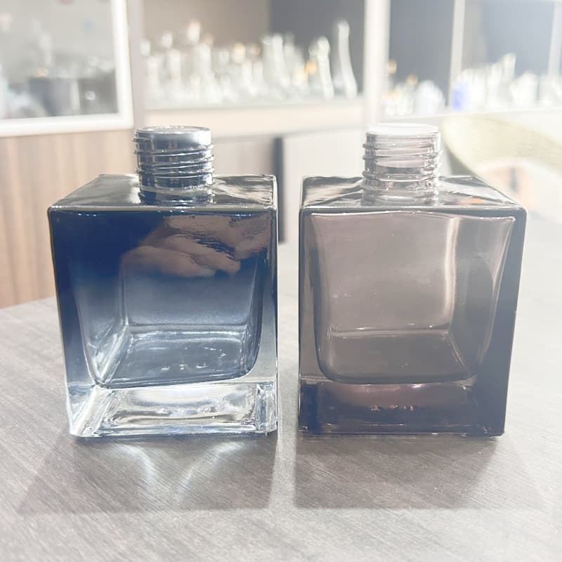In Stock 50-500ml Transparent Colored Square Glass Reed Diffuser Bottle Home Decoration Vase