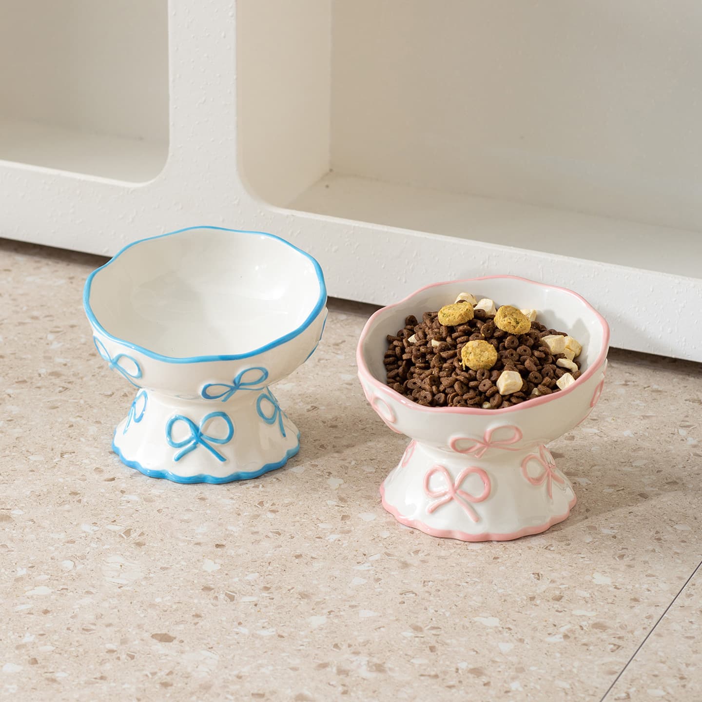 Creative Embossed Bow-Tie Elevated Pet Bowl Ceramic Angled Cat Bowl Dog Bowl Anti-Tip Water Bowl Neck Protection