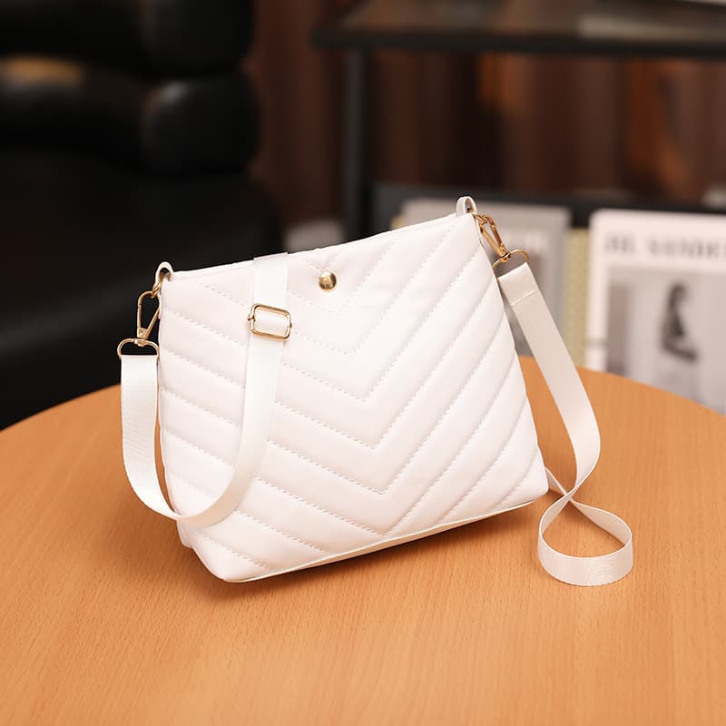 Women's Crossbody Bag 2025 New Style Simple Bucket Bag Women's Shoulder Bag Fashion Versatile V-Pattern Handbag Factory Direct