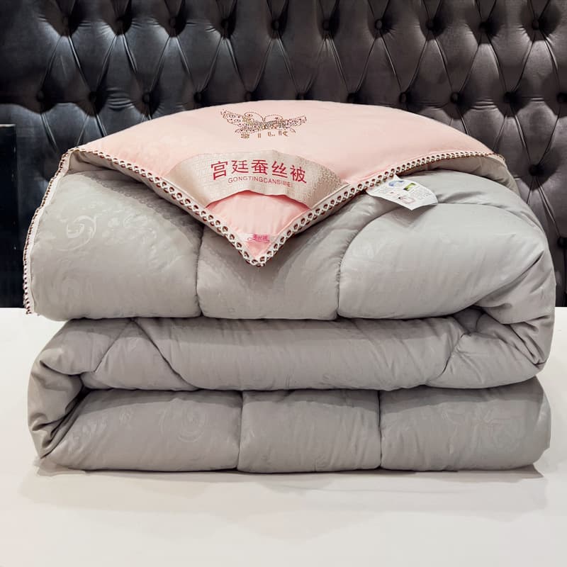 Custom Wholesale Gift Silk Duvet Event Sales Gift Blanket Silk Duvet Core Thick Winter Quilt Air Conditioning Summer Cool Spring/Autumn Duvet