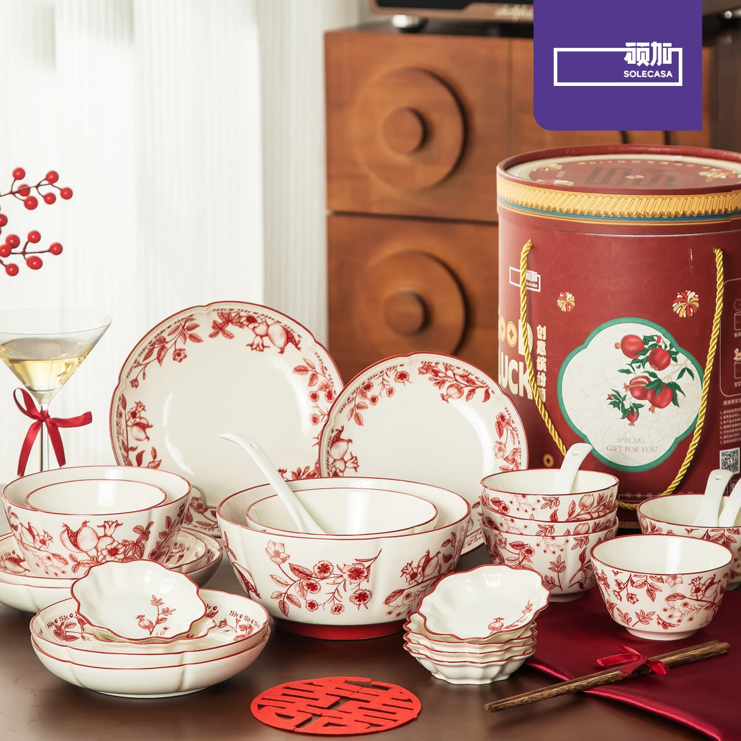 Shunxiang Ceramic Tableware Gift Set for Wedding Newlywed Bowls and Plates Set Home Red Festive Gift Housewarming Bowls Plates Chopsticks Gift