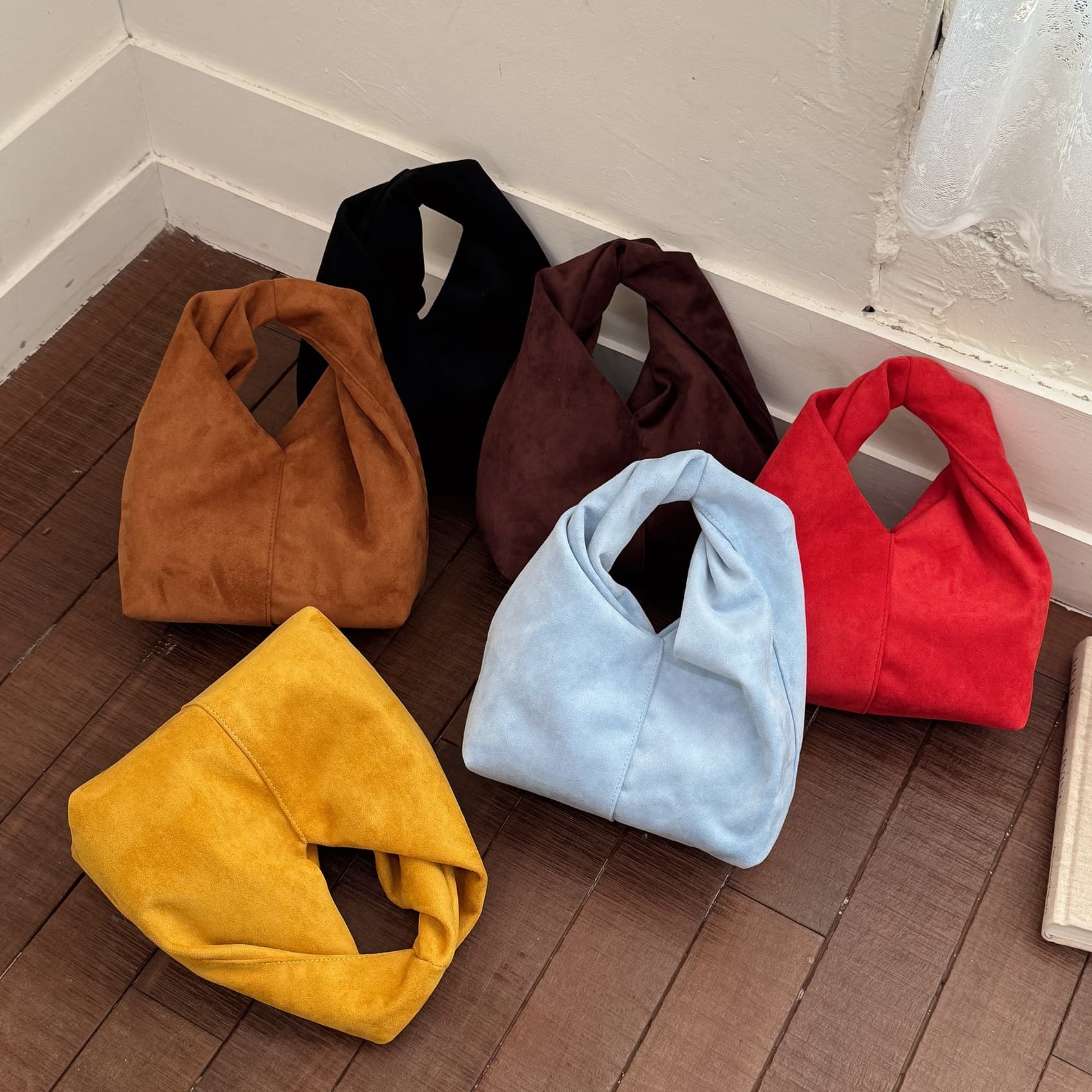 Suede Leather Bag for Women 2026 New Niche High-End Retro Red Handbag Large Capacity Commuter Bag for Women