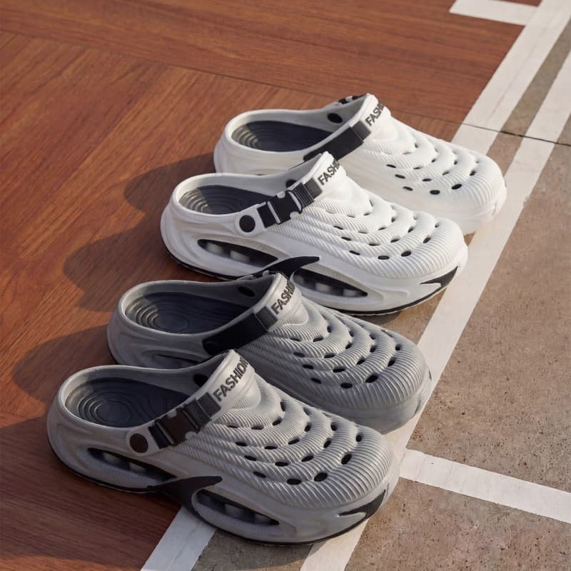 Men's Clog Shoes 2026 Summer New Outdoor Sports Sandals Beach Non-Slip Anti-Odor Wear-Resistant Closed-Toe Slip-On Sandals