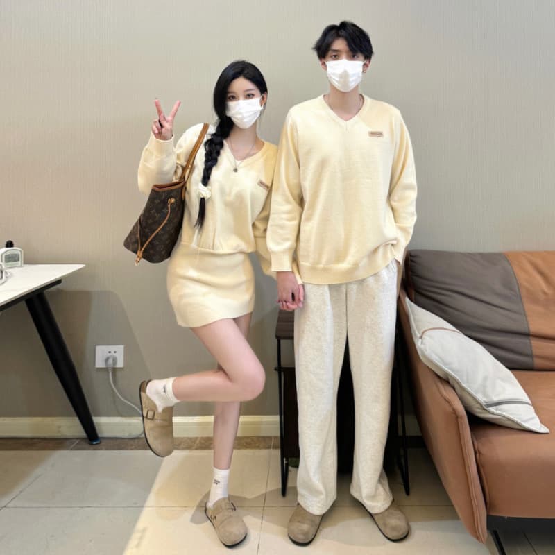 2025 Fall/Winter Lazy Fit Knit V-Neck Bodycon Dress Solid Cream Apricot Women's Sweater Dress