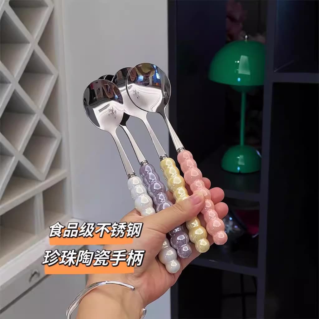 Trendy Pearl Stainless Steel Spoon with Plastic Handle, Cute Household Soup Spoon, Long Handle Round Spoon