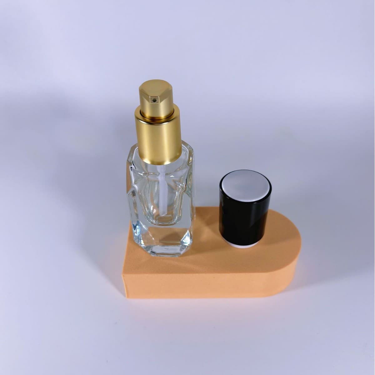Small-capacity golden glass emulsion push-type essence essential oil cap refill empty essential oil bottle lotion trial