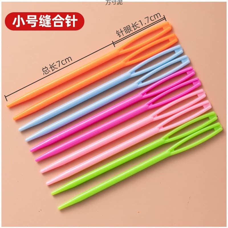 Hand knitting tools and accessories: markers, sewing needles, plastic sewing needles, yarn crochet hooks, safety pins, anti-unlocking buttons.