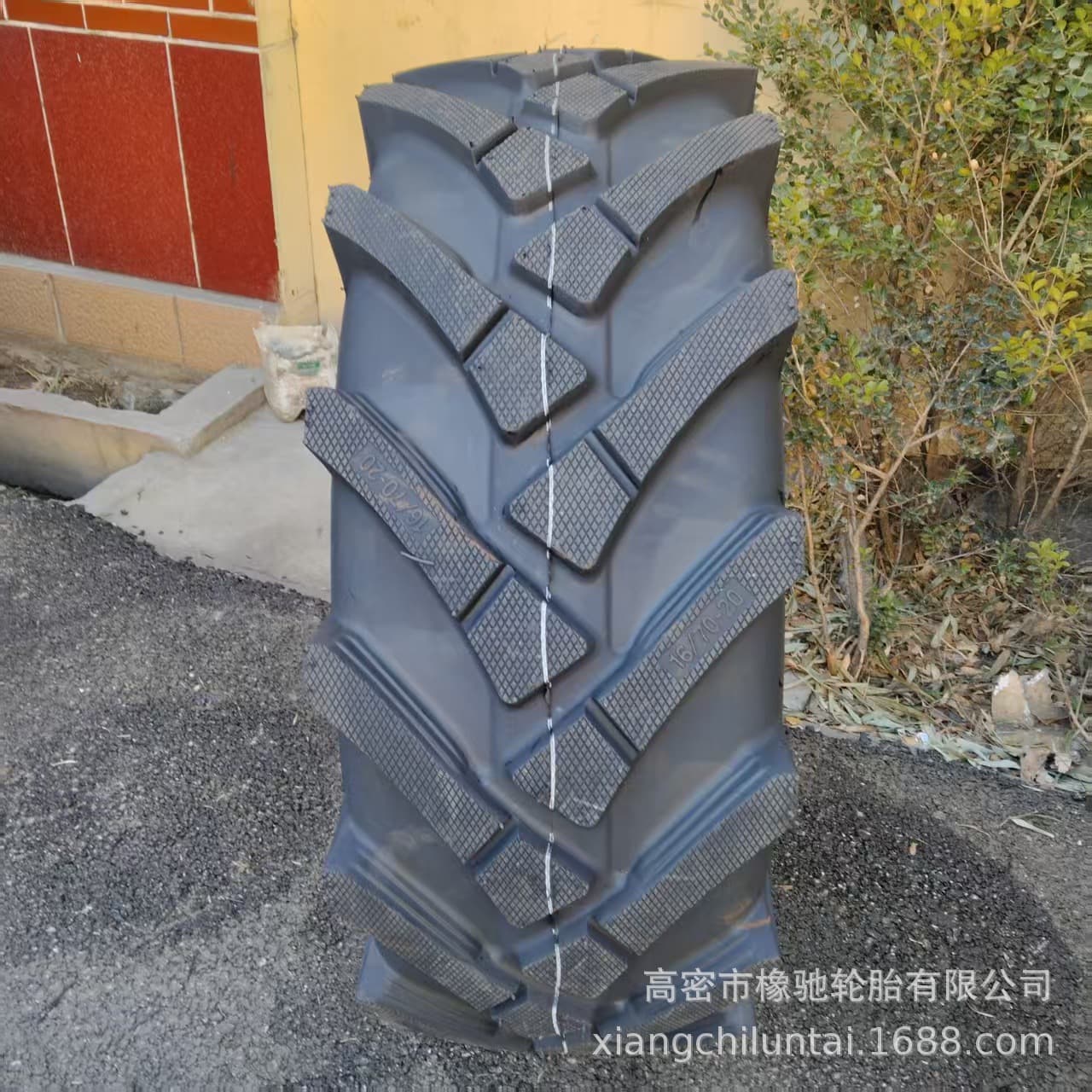 Forklift Loader Tire 16/70-20 Bias Ply Pneumatic Engineering Tire 23.5/70-16 Chevron Tread Pattern