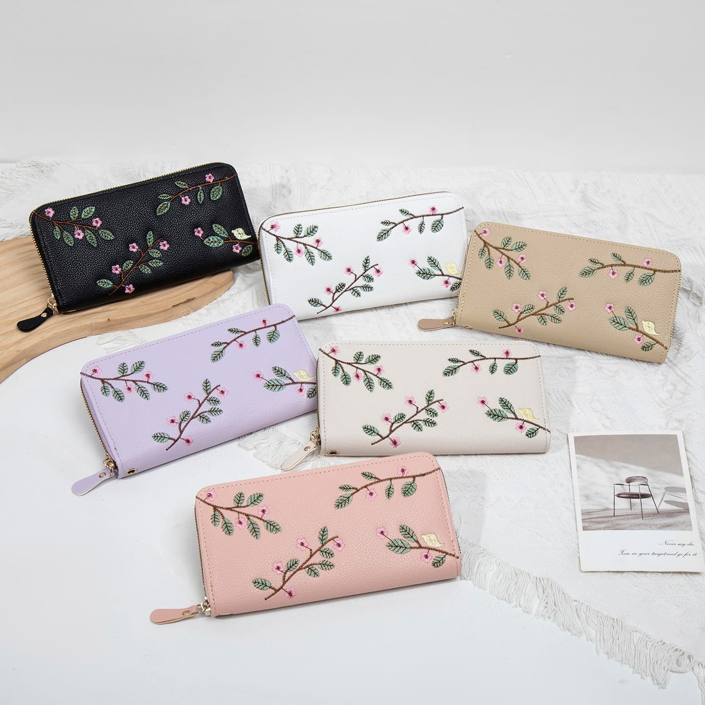 New Women's Embroidered Floral Coin Purse Card Holder Wallet Multi-Slot Fashionable Metal Women's Clutch Bag