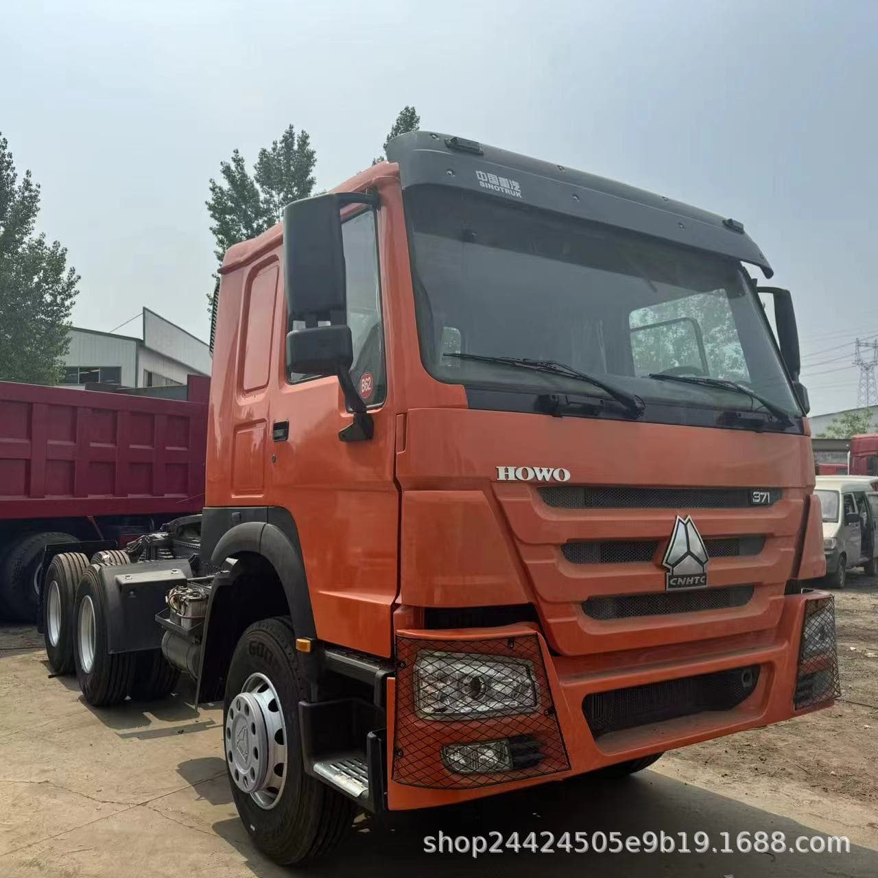 Long-term Sale HOWO Tractor 8x4 Tractor Truck 375HP Container Transport Truck Head
