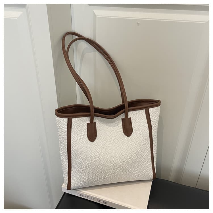 Tote Bag Women 2025 New Large Capacity Commuter Bag Spring Summer Versatile Shoulder Bag Fashion College Bag School Bag