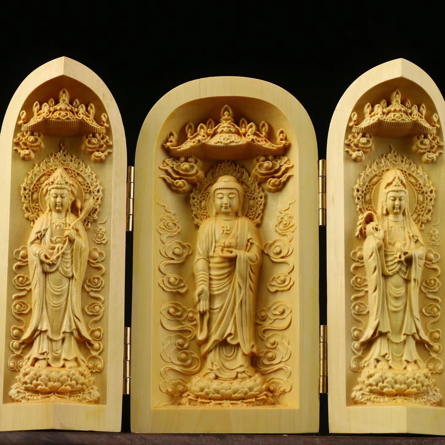 Boxwood Carved Portable Buddhist Shrine with Thousand-Armed Guanyin Bodhisattva, Western Three Saints Statue, Three-Panel Box, Home Decoration