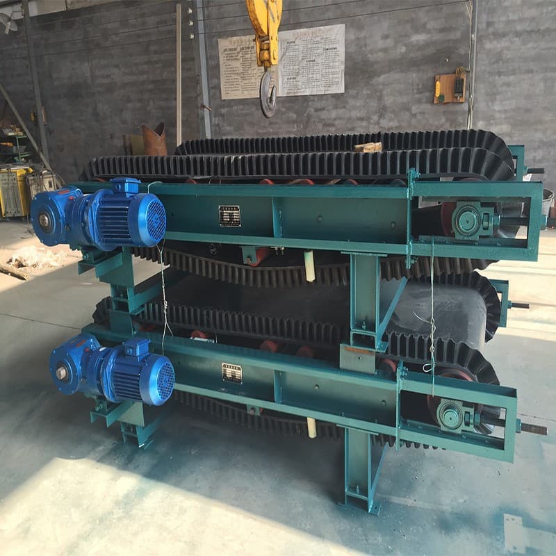 Metering feeder for raw material conveying, precise measurement, production monitoring and optimization